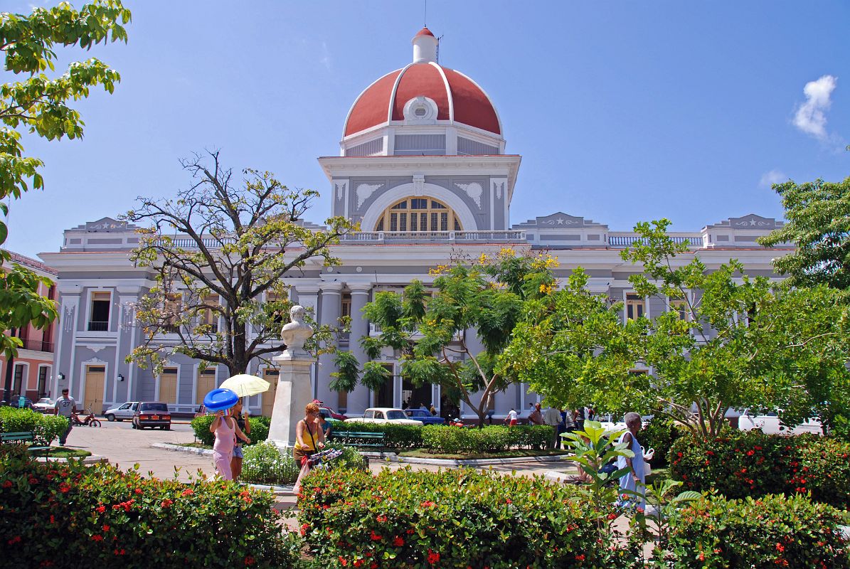 41 Cuba - Cienfuegos - Parque Jose Marti - Palacio de Gobierno